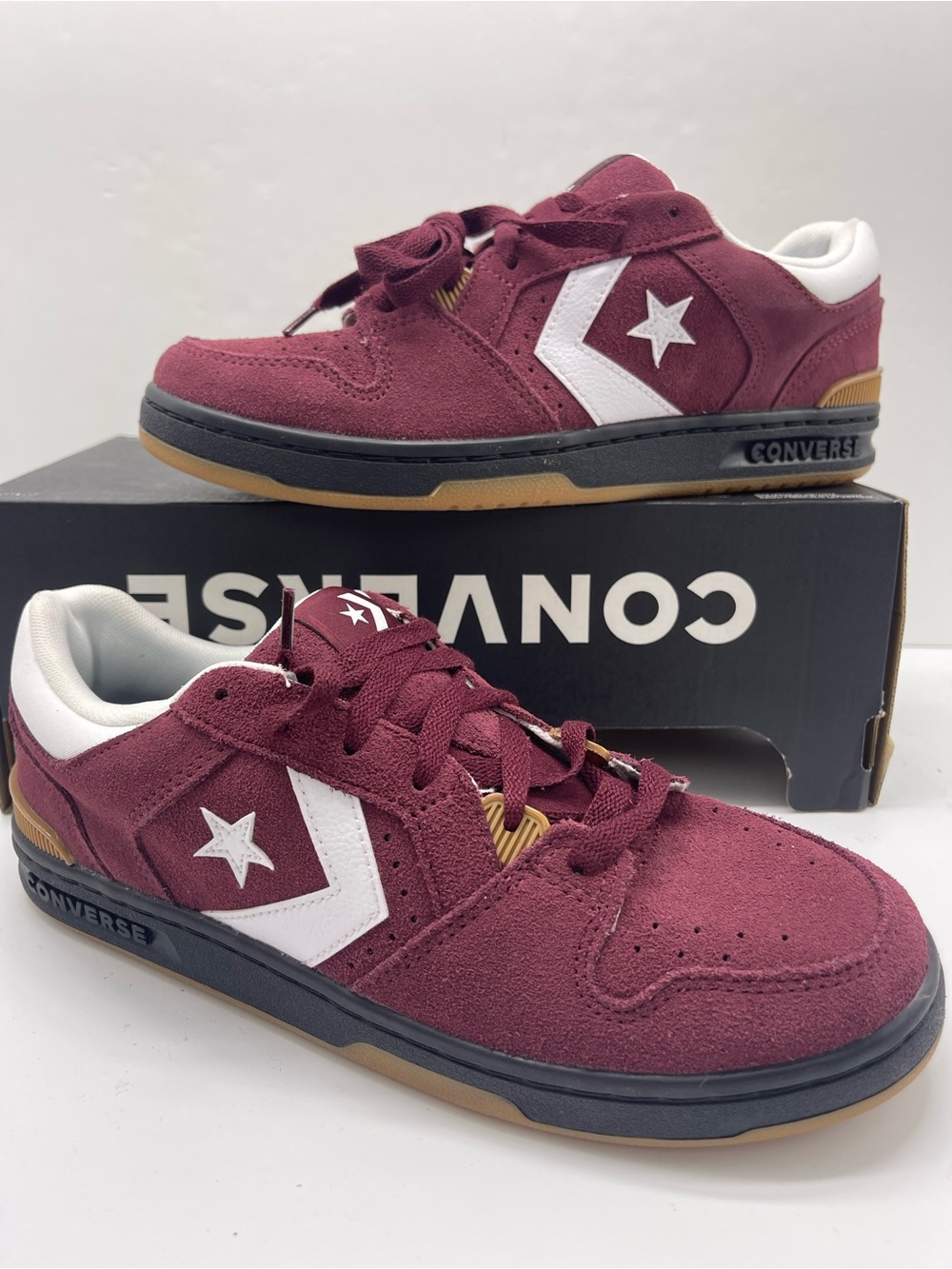 CONVERSE Men’s CL98 OX
DEEP BORDEAUX/GUM
Maroon Star & Chevron Low-Top Sneakers